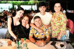 Foto de la galería: Día del Padre en Posadas: para muchos con mesa familiar afuera en el agasajo a los papás