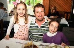 Foto de la galería: Día del Padre en Posadas: para muchos con mesa familiar afuera en el agasajo a los papás