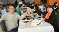 Foto de la galería: Día del Padre en Posadas: para muchos con mesa familiar afuera en el agasajo a los papás