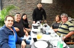 Foto de la galería: Día del Padre en Posadas: para muchos con mesa familiar afuera en el agasajo a los papás