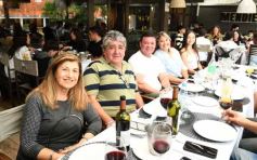 Foto de la galería: Día del Padre en Posadas: para muchos con mesa familiar afuera en el agasajo a los papás