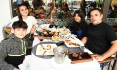 Foto de la galería: Día del Padre en Posadas: para muchos con mesa familiar afuera en el agasajo a los papás