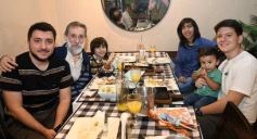 Foto de la galería: Día del Padre en Posadas: para muchos con mesa familiar afuera en el agasajo a los papás