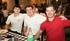 Foto de la galería: Día del Padre en Posadas: para muchos con mesa familiar afuera en el agasajo a los papás