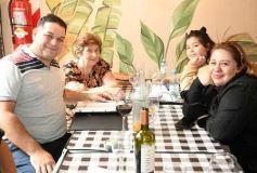 Foto de la galería: Día del Padre en Posadas: para muchos con mesa familiar afuera en el agasajo a los papás