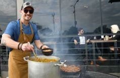 Foto de la galería: Dia de la Bandera en la ciudad: Arami Catering sumó el tradicional locro de la mano de Gunther Moros
