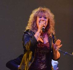 Foto de la galería: Cantoras Misioneras: Susana Moreno en una noche de folclore, tango y homenaje en el Teatro de Prosa