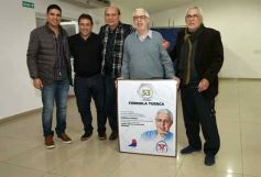 Foto de la galería: Merecido agasajo y afecto se sumaron a los 53 años de Fórmula Tuerca del histórico conductor Carlos Garcia Coni