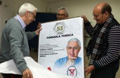 Foto de la galería: Merecido agasajo y afecto se sumaron a los 53 años de Fórmula Tuerca del histórico conductor Carlos Garcia Coni