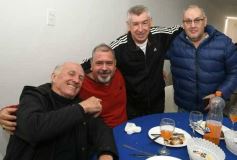 Foto de la galería: Merecido agasajo y afecto se sumaron a los 53 años de Fórmula Tuerca del histórico conductor Carlos Garcia Coni