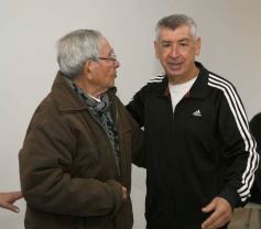 Foto de la galería: Merecido agasajo y afecto se sumaron a los 53 años de Fórmula Tuerca del histórico conductor Carlos Garcia Coni