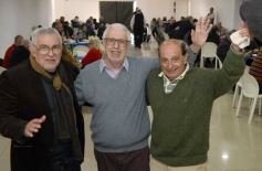 Foto de la galería: Merecido agasajo y afecto se sumaron a los 53 años de Fórmula Tuerca del histórico conductor Carlos Garcia Coni