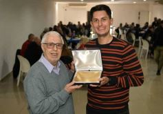 Foto de la galería: Merecido agasajo y afecto se sumaron a los 53 años de Fórmula Tuerca del histórico conductor Carlos Garcia Coni