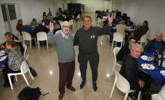 Foto de la galería: Merecido agasajo y afecto se sumaron a los 53 años de Fórmula Tuerca del histórico conductor Carlos Garcia Coni