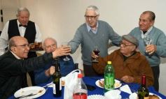 Foto de la galería: Merecido agasajo y afecto se sumaron a los 53 años de Fórmula Tuerca del histórico conductor Carlos Garcia Coni