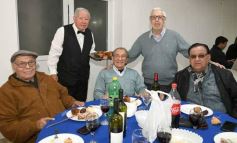 Foto de la galería: Merecido agasajo y afecto se sumaron a los 53 años de Fórmula Tuerca del histórico conductor Carlos Garcia Coni