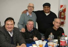 Foto de la galería: Merecido agasajo y afecto se sumaron a los 53 años de Fórmula Tuerca del histórico conductor Carlos Garcia Coni