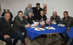 Foto de la galería: Merecido agasajo y afecto se sumaron a los 53 años de Fórmula Tuerca del histórico conductor Carlos Garcia Coni