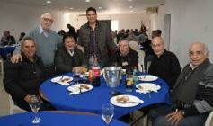 Foto de la galería: Merecido agasajo y afecto se sumaron a los 53 años de Fórmula Tuerca del histórico conductor Carlos Garcia Coni