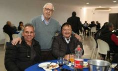 Foto de la galería: Merecido agasajo y afecto se sumaron a los 53 años de Fórmula Tuerca del histórico conductor Carlos Garcia Coni