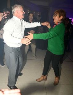 Foto de la galería: Con broche de oro, el Profe Julio César Viñales le puso fiesta a su jubilación