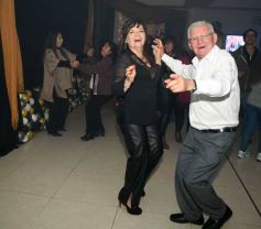 Foto de la galería: Con broche de oro, el Profe Julio César Viñales le puso fiesta a su jubilación