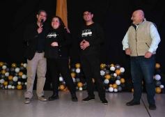 Foto de la galería: Con broche de oro, el Profe Julio César Viñales le puso fiesta a su jubilación