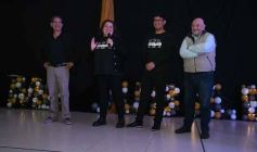 Foto de la galería: Con broche de oro, el Profe Julio César Viñales le puso fiesta a su jubilación