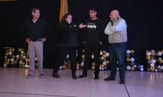 Foto de la galería: Con broche de oro, el Profe Julio César Viñales le puso fiesta a su jubilación