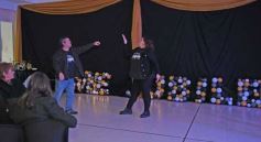 Foto de la galería: Con broche de oro, el Profe Julio César Viñales le puso fiesta a su jubilación