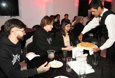 Foto de la galería: Con broche de oro, el Profe Julio César Viñales le puso fiesta a su jubilación