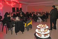 Foto de la galería: Con broche de oro, el Profe Julio César Viñales le puso fiesta a su jubilación