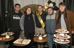 Foto de la galería: Con broche de oro, el Profe Julio César Viñales le puso fiesta a su jubilación