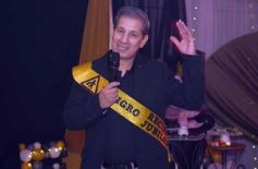 Foto de la galería: Con broche de oro, el Profe Julio César Viñales le puso fiesta a su jubilación