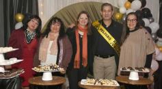 Foto de la galería: Con broche de oro, el Profe Julio César Viñales le puso fiesta a su jubilación