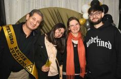 Sixto Fotografías. Sociedad. Varios - Con broche de oro, el Profe Julio César Viñales le puso fiesta a su jubilación