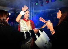 Foto de la galería: Madre de la Misericordia: Delfina Britto y Felipe Menor, los flamantes soberanos