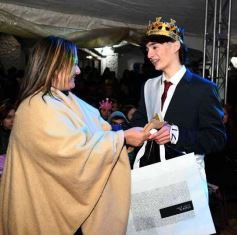 Foto de la galería: Madre de la Misericordia: Delfina Britto y Felipe Menor, los flamantes soberanos