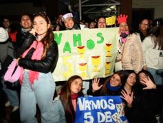 Foto de la galería: Anticipando la fiesta de los estudiantes, el Santa Catalina presentó su competencia de bandas
