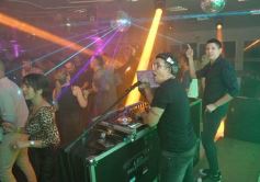 Foto de la galería: Marito y sus amigos: 1ra parte de la noche de celebración en el Club Tacurú