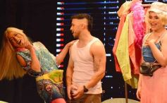 Foto de la galería: A sala llena, todo el éxito del debut de Antisiesta en el teatro