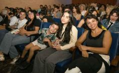 Foto de la galería: A sala llena, todo el éxito del debut de Antisiesta en el teatro