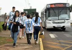 Foto de la galería: Visita histórica: las copas de la Scaloneta dejaron otro recuerdo inolvidable en su paso por la tierra colorada 