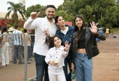 Foto de la galería: Visita histórica: las copas de la Scaloneta dejaron otro recuerdo inolvidable en su paso por la tierra colorada 