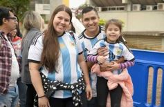 Foto de la galería: Visita histórica: las copas de la Scaloneta dejaron otro recuerdo inolvidable en su paso por la tierra colorada 