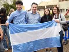 Foto de la galería: Visita histórica: las copas de la Scaloneta dejaron otro recuerdo inolvidable en su paso por la tierra colorada 