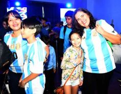 Foto de la galería: Visita histórica: las copas de la Scaloneta dejaron otro recuerdo inolvidable en su paso por la tierra colorada 