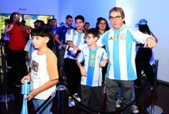 Foto de la galería: Visita histórica: las copas de la Scaloneta dejaron otro recuerdo inolvidable en su paso por la tierra colorada 