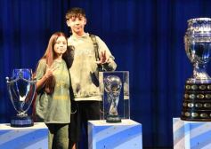 Foto de la galería: Visita histórica: las copas de la Scaloneta dejaron otro recuerdo inolvidable en su paso por la tierra colorada 