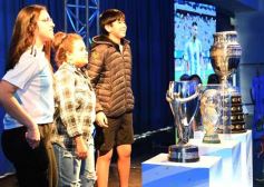 Foto de la galería: Visita histórica: las copas de la Scaloneta dejaron otro recuerdo inolvidable en su paso por la tierra colorada 